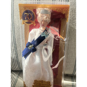 NEW Queen Elizabeth II Platinum Jubilee Barbie Doll Signature HCB96 New in Box